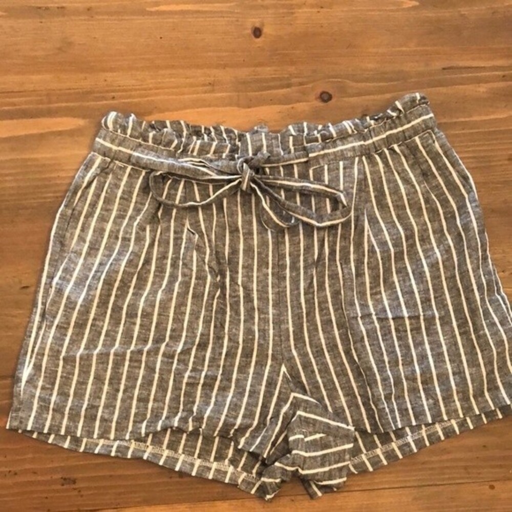 EXPRESS SIZE LARGE GRAY STRIPED HIGH RISE LINEN BLEND PULL ON SHORTIE SHORTS